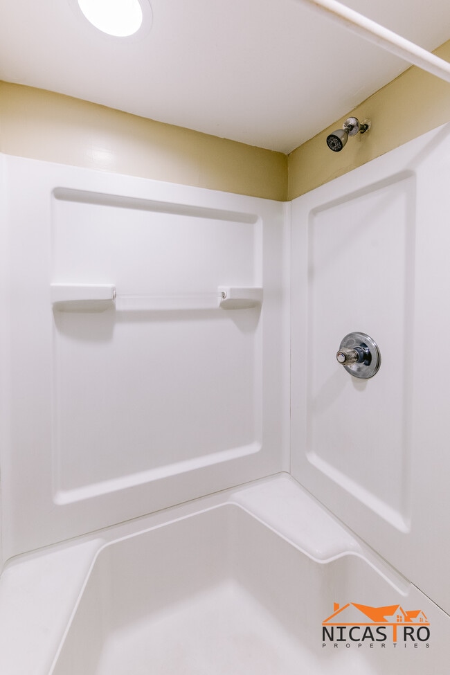 Photo - 2097 Summit St