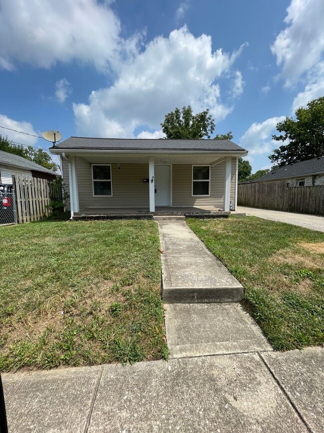 Building Photo - Beautiful Home In Kenwick with Potential 4...