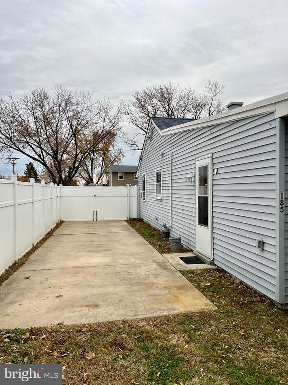 Photo - 185 Edge Ave