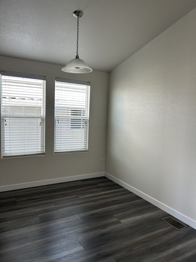 Dining Area - Garden West Estates (55+ Senior)