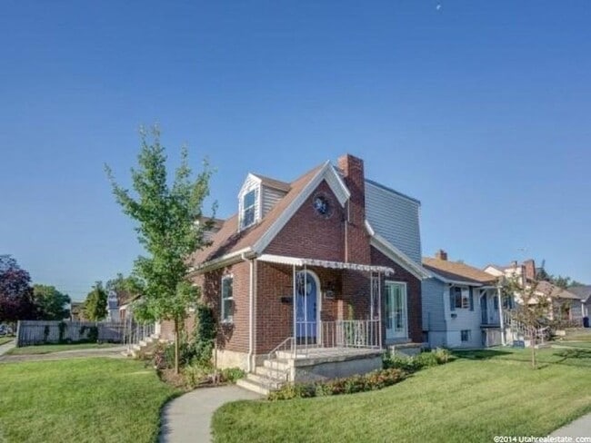 Building Photo - 705 500 N
