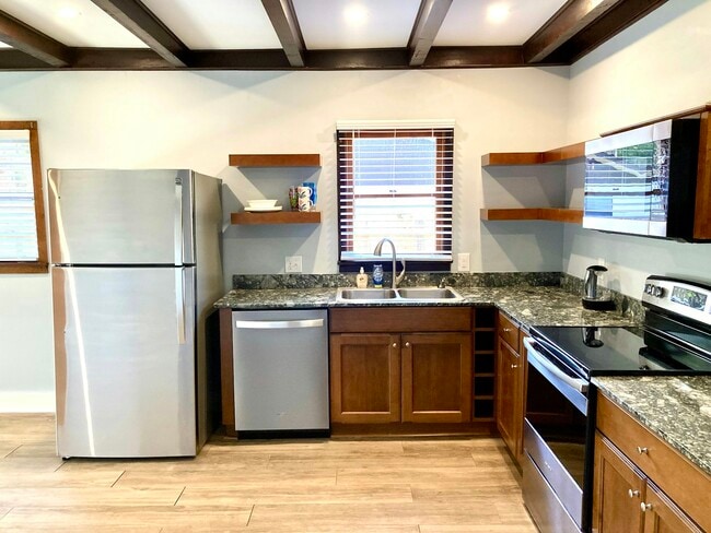 Photo - 736 SE 9th St