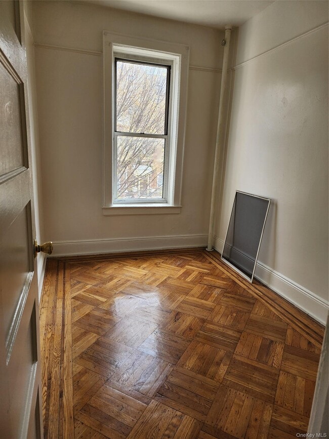 Photo - 47-12 39th Pl