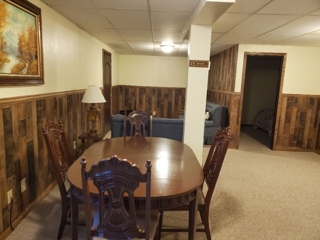 Building Photo - 408 Main St