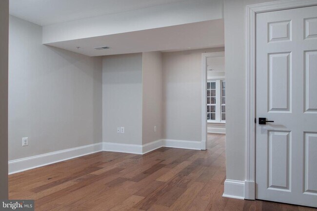 Photo - 1 E Montgomery St