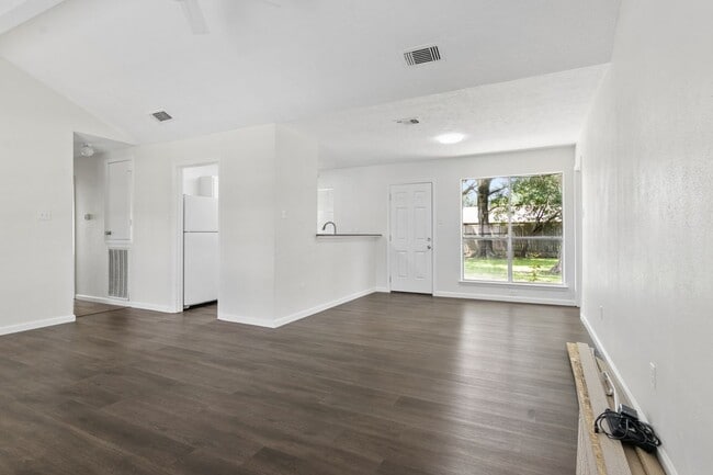 Building Photo - 2504 Ewell Dr