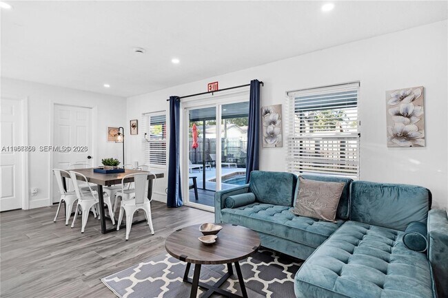 Photo - 6661 Freedom St