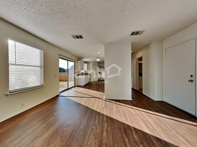 Photo - 6735 Ambercrest Dr