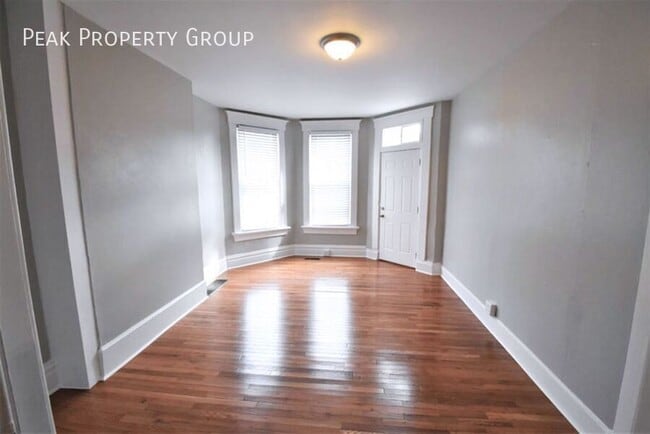 Photo - 2355 N High St