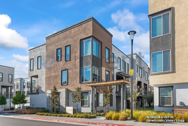 Building Photo - 25390 Parklane Dr