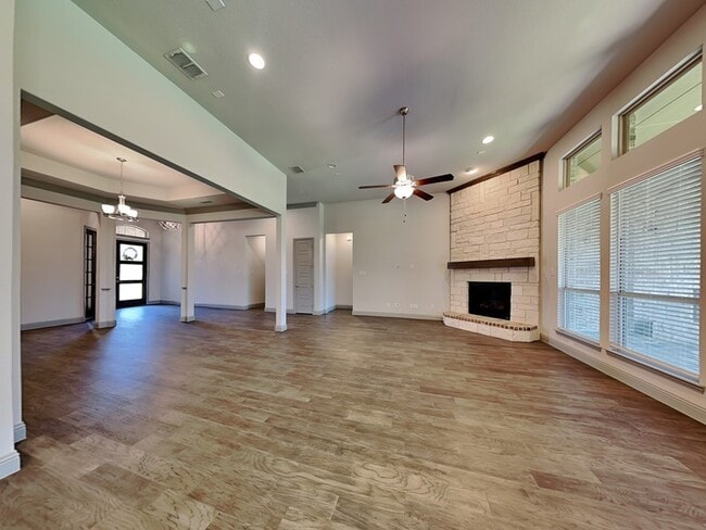 Photo - 614 Summer Oaks Dr