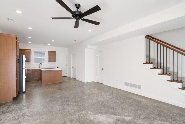 Photo - 308 E Morgan St