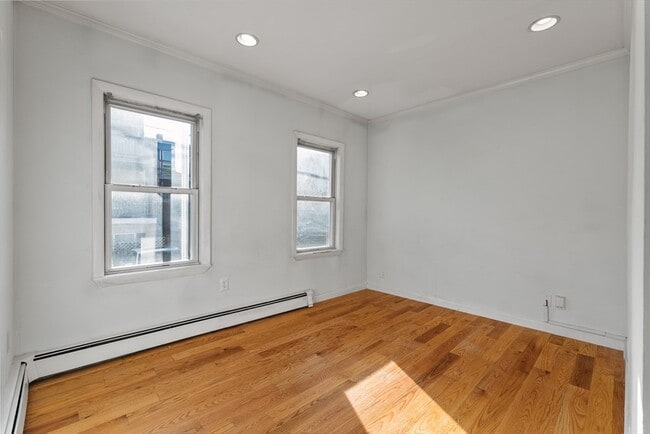 Building Photo - 7 Burrill Pl Unit 1