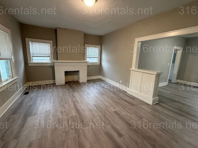 Photo - $799- 2 bedroom / 1 bathroom - Single Fami...