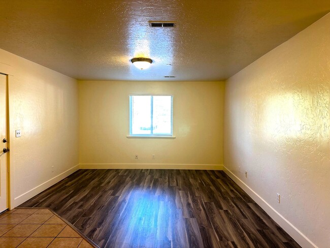 Photo - 580 S Center St