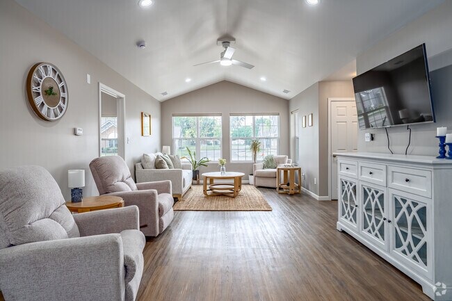 2BR, 2BA - 1,100SF - Living Room