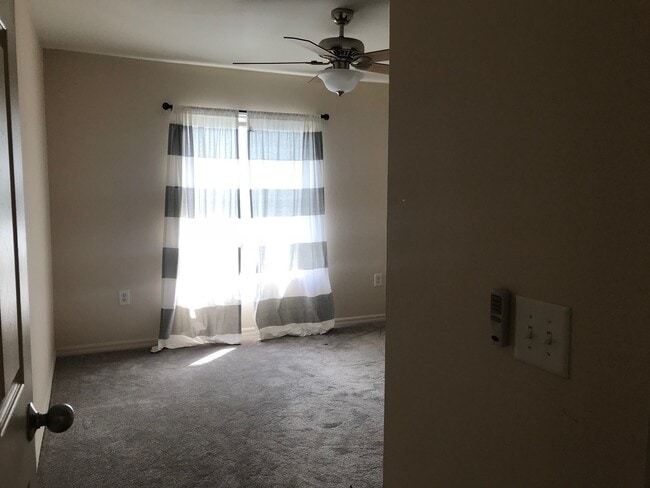 Photo - Conveniently located 2/2.