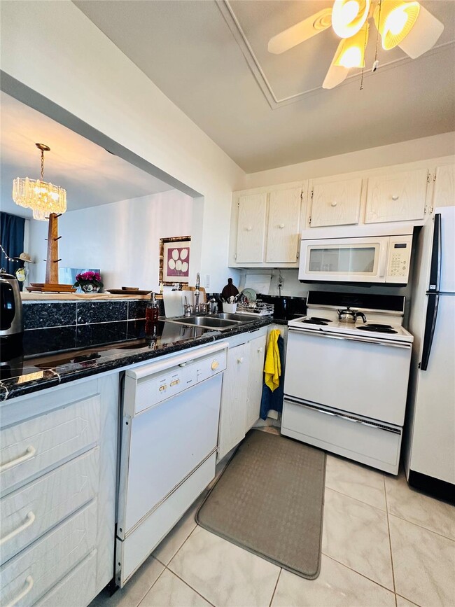 Building Photo - 1391 S Ocean Blvd Unit 806