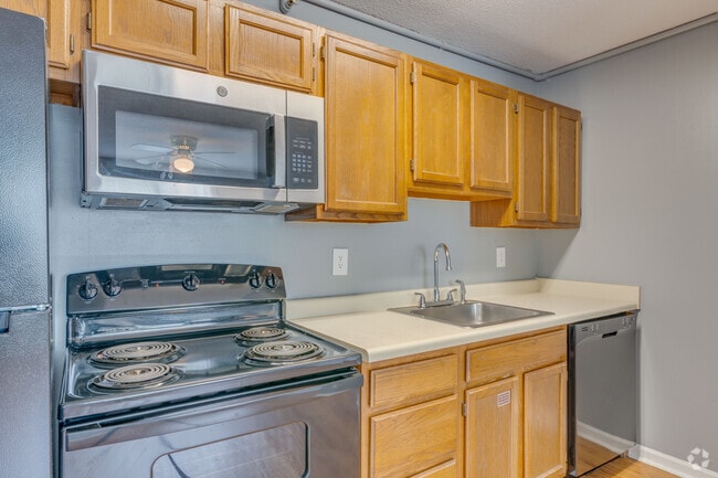 1BR, 1BA - 500SF Kitchen - Park Ridge Apartments