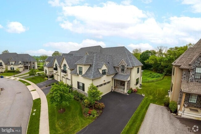 Building Photo - 6098 Creekside Dr Rental