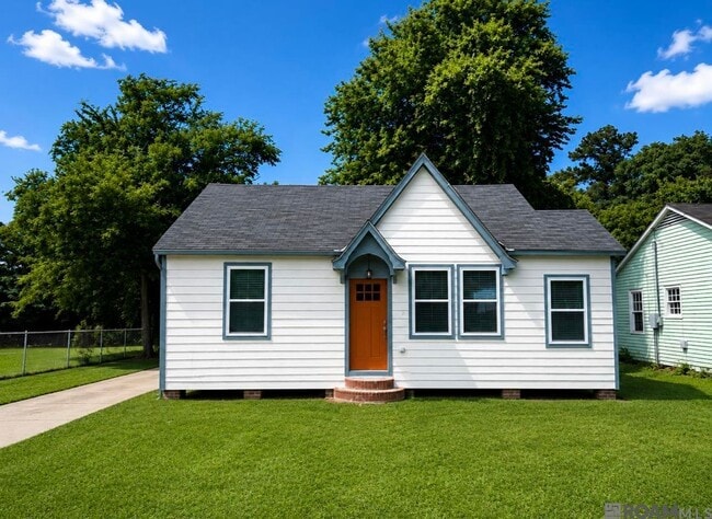 Photo - 2645 Seneca St