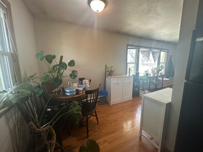 Photo - 913 High St Unit #4