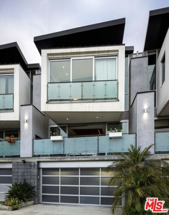 Building Photo - 351 Sunset Ave Unit 5