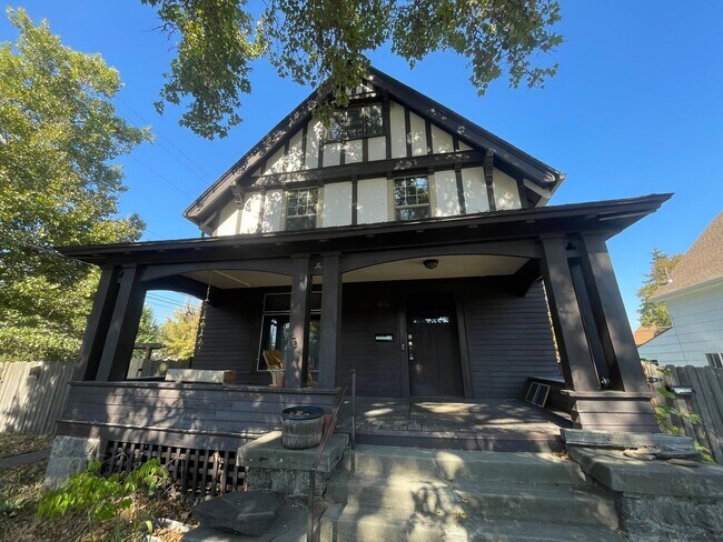 Building Photo - 1030 W Spofford Ave Unit #1 Rental