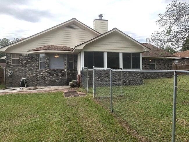 Photo - 386 Meloney Dr