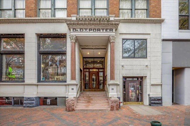 Photo - 10 N Main St