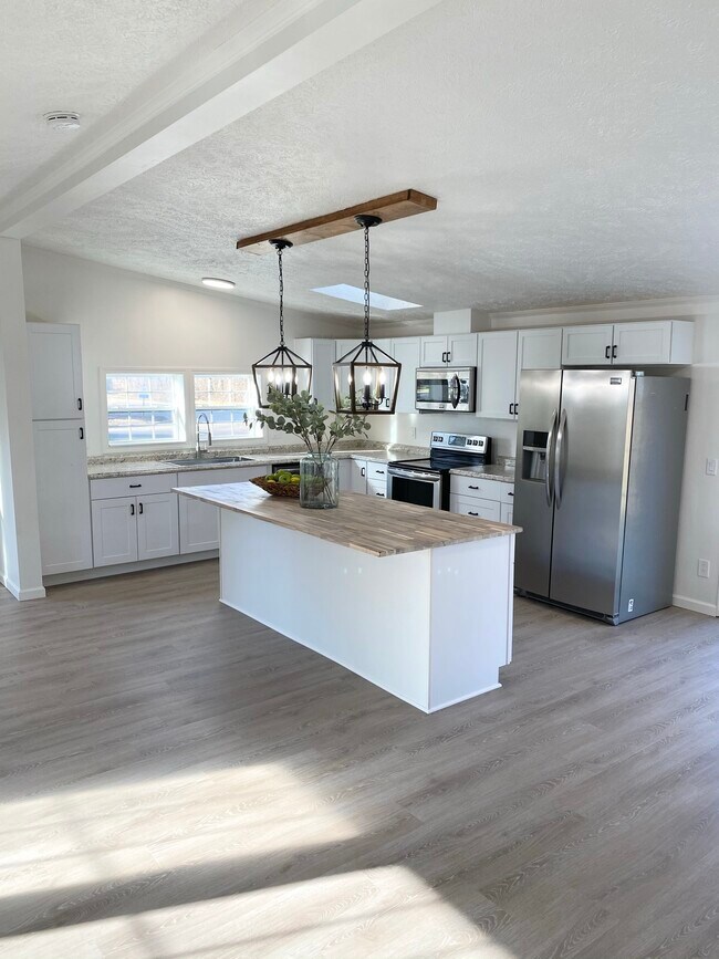 Photo - 5095 E R Ave