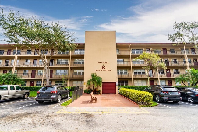 Building Photo - 801 SW 133rd Terrace Unit 406K Rental