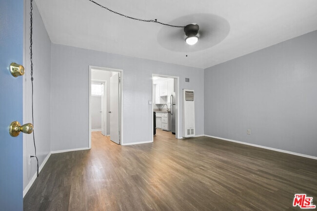 Building Photo - 115 N Oak St Unit 28 Rental