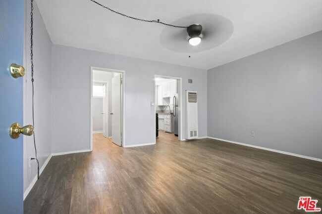 Building Photo - 115 N Oak St Unit 28 Rental
