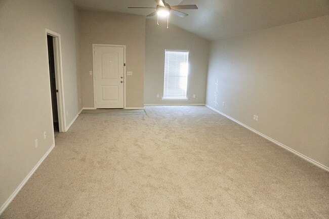Photo - Beautiful Home Located In Milwaukee Ridge Division & Minutes From W. Loop 289 Access!