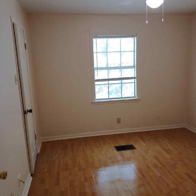 Photo - 115 S Maple St