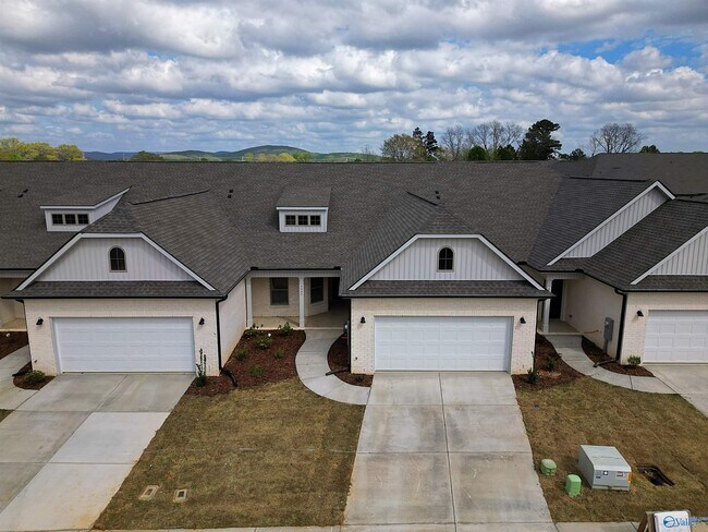 Photo - 6065 Gardner Maples Dr SE