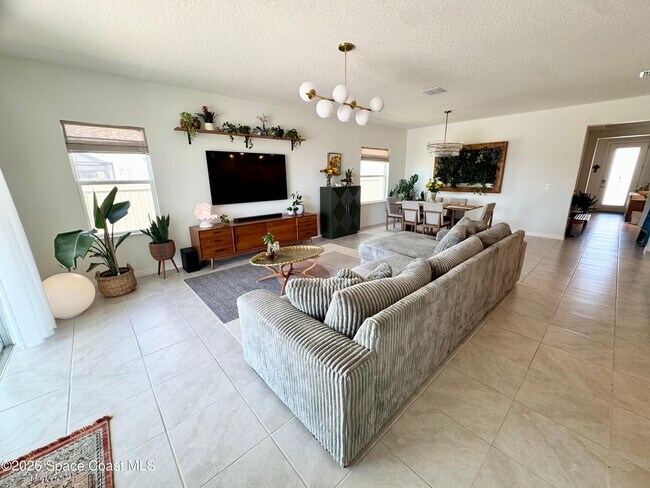 Photo - 2412 Carrick St