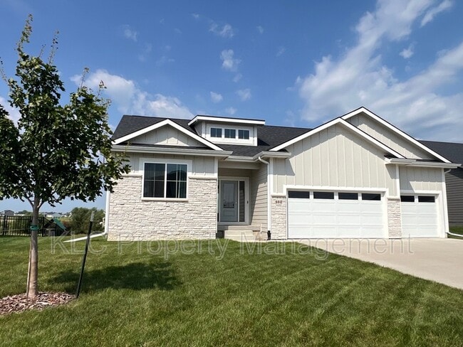 Building Photo - 460 NW Gracewood Dr Rental
