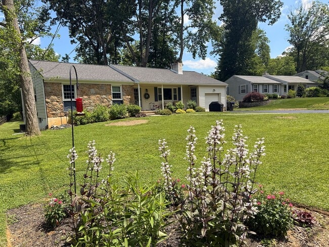 1349 Sweet Briar Rd
