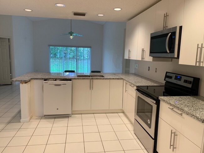 Photo - 2444 Stonegate Dr