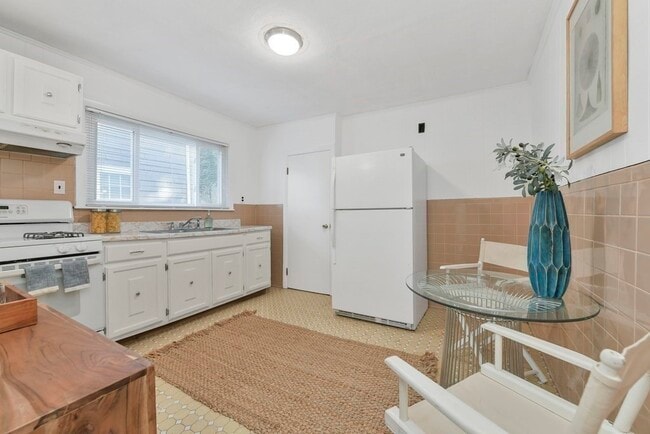 Photo - 34 Thingvalla Ave Unit #
