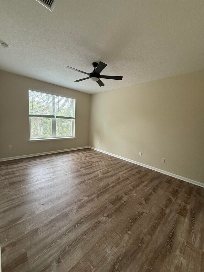 Photo - 209 Leeward Island Dr