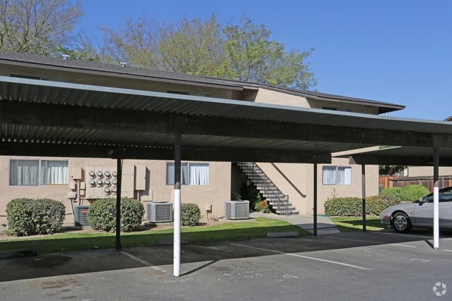Madera West Apartments