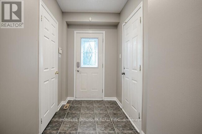 Photo - 813 Stonehaven Ave