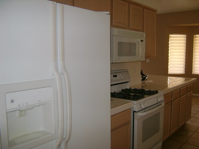 Photo - SINGLE STORY POOL AND SPA HOME IN GREEN VALLEY AREA