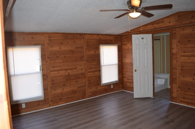 Photo - 2060 Deborah Ln