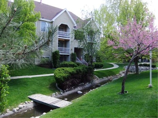 Beautiful Gardens - 1221 E Waterside Cv Unit 33