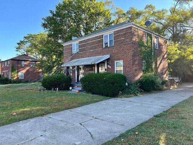 Photo - 8880 Rutherford St