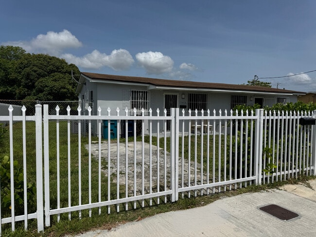 Photo - 17472 SW 105th Ave House